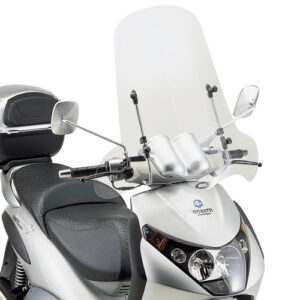 GIVI 102A – SZYBA PRZEŹROCZYSTA (66Hx68W) Dylan 125-150 (02 > 07) / Zip 50 2t - 4t (13 > 16) (WYMAGA A185A)