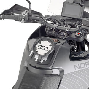 Mocowanie GIVI BF68 Tanklock zamontowane na Husqvarna Norden 901 — torba i motocykl nie są częścią produktu