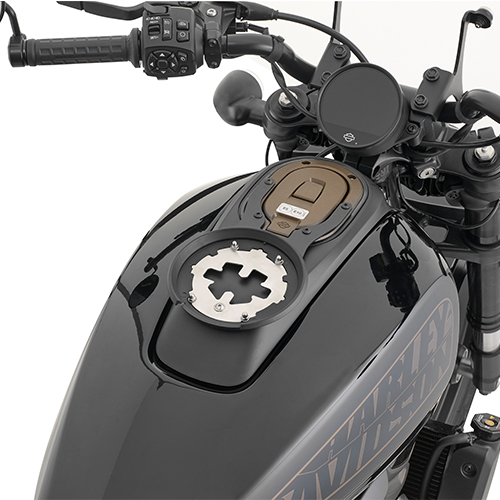 GIVI BF73 – MOCOWANIE TANKLOCK - HARLEY DAVIDSON Sportster S 1250 (21 > 22) — ilustracja montażu, motocykl i pozostałe wyposażenie nie są częścią produktu